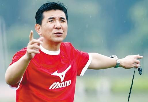 积分榜方面，法国队7胜1平不败收官榜首出线，希腊4胜1平3负小组第三将参加附加赛。